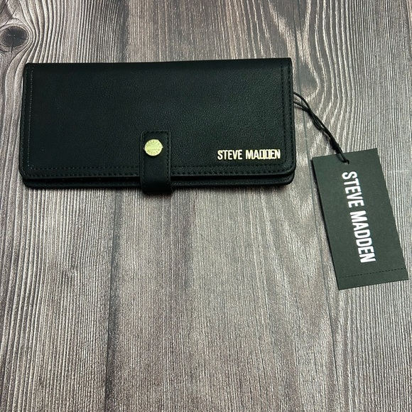 Steve Madden Handbags - Steve Madden Black Card Holder with Gold Accent NWT